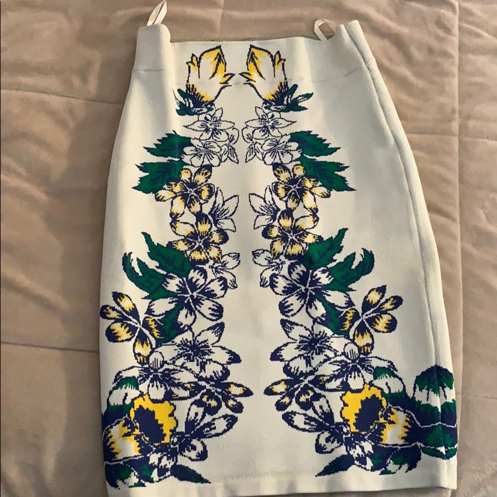 BCBG skirt. Size small.